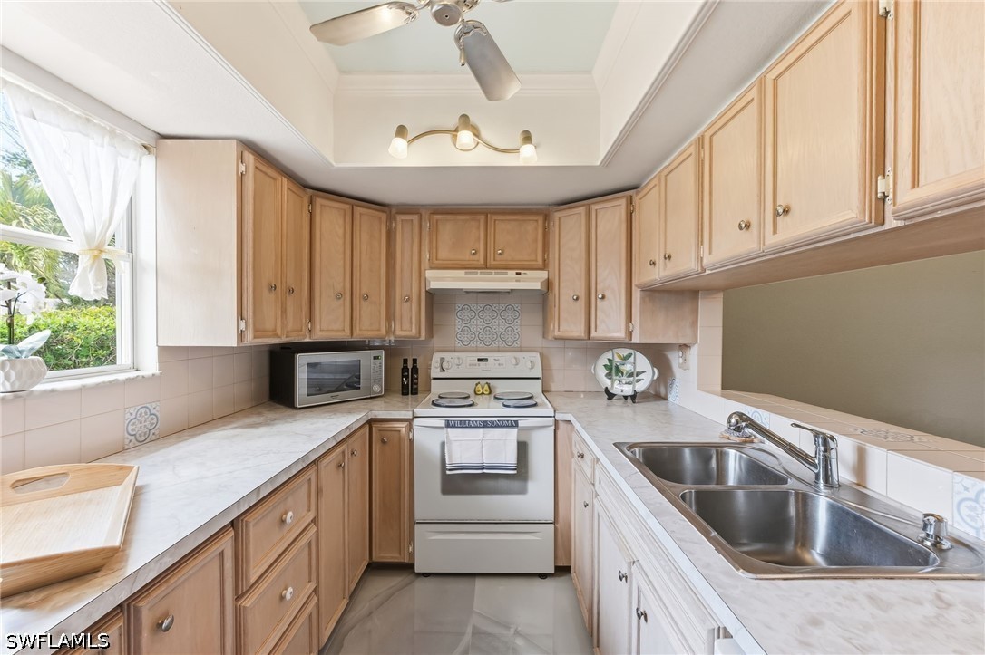 2 Bed Attached for Sale in Estero, photo 12
