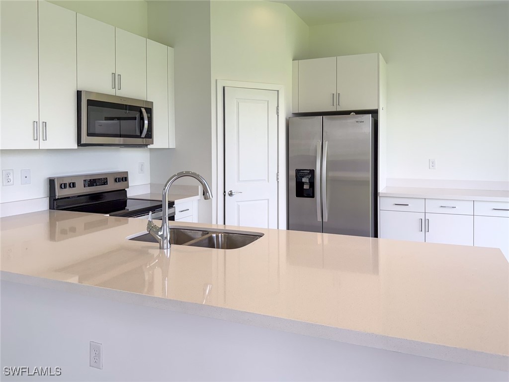 3 Bed Waterfront Home for Sale in Silverwood, FL, $421,307 — photo 12