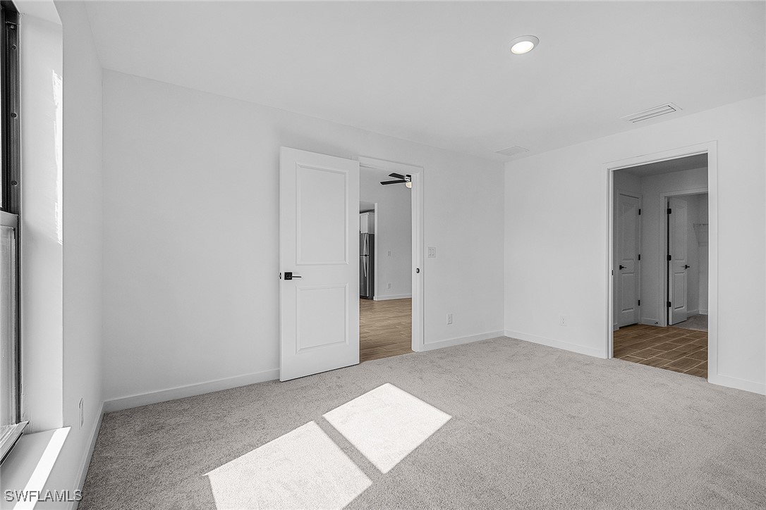 3 Bed SingleFamilyResidence for Sale in Mirror Lakes, photo 12