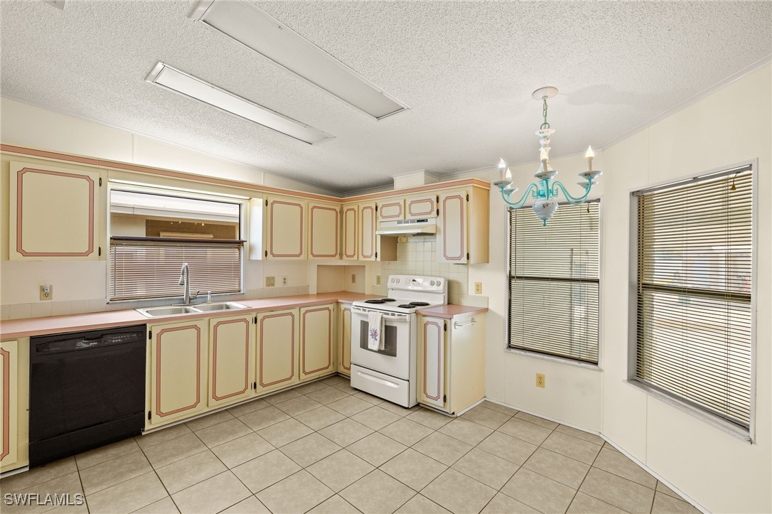 2 Bed Waterfront Home for Sale in Naples, photo 12
