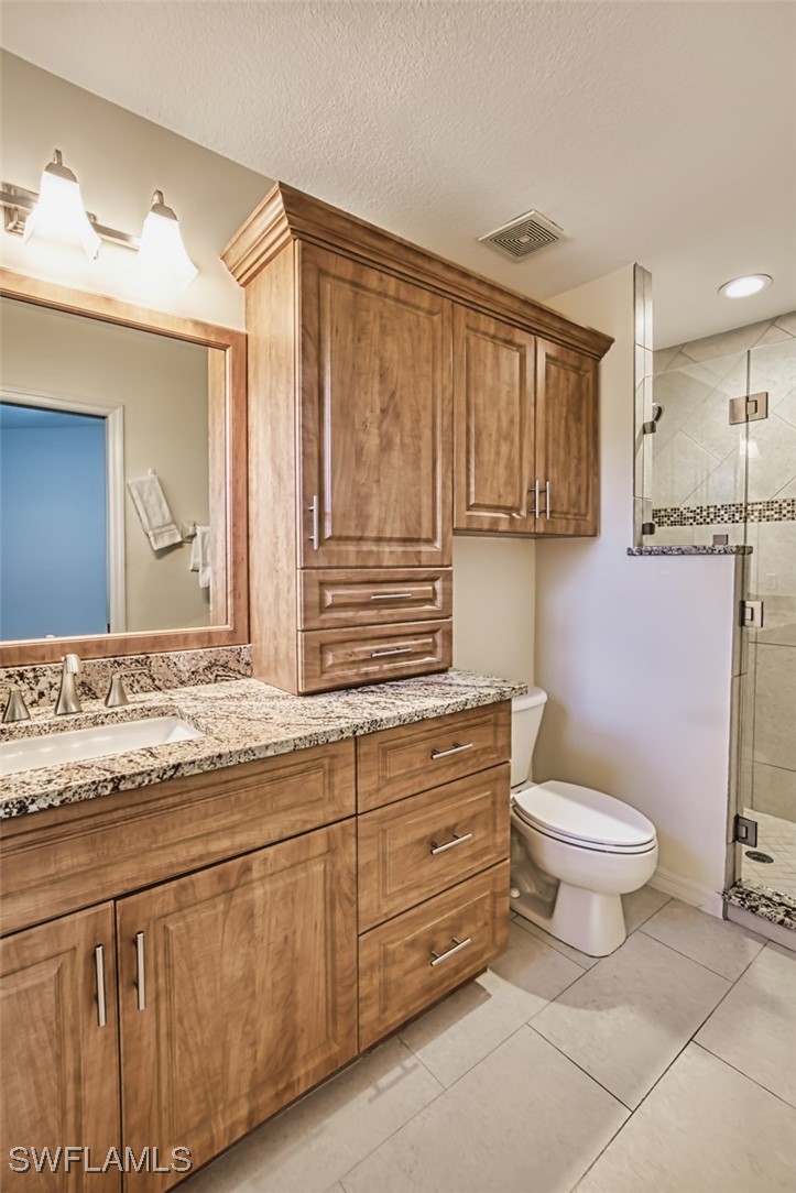 2 Bed Waterfront Home for Sale in Fort Myers, photo 12