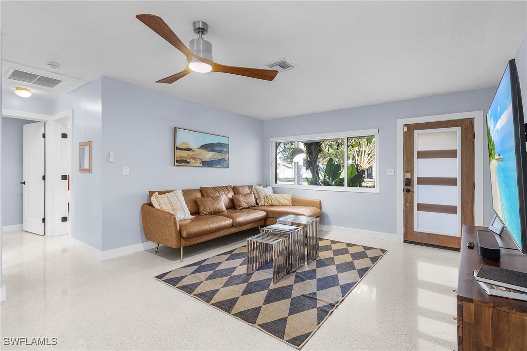 2 Bed Waterfront Home for Sale in Fort Myers, photo 12