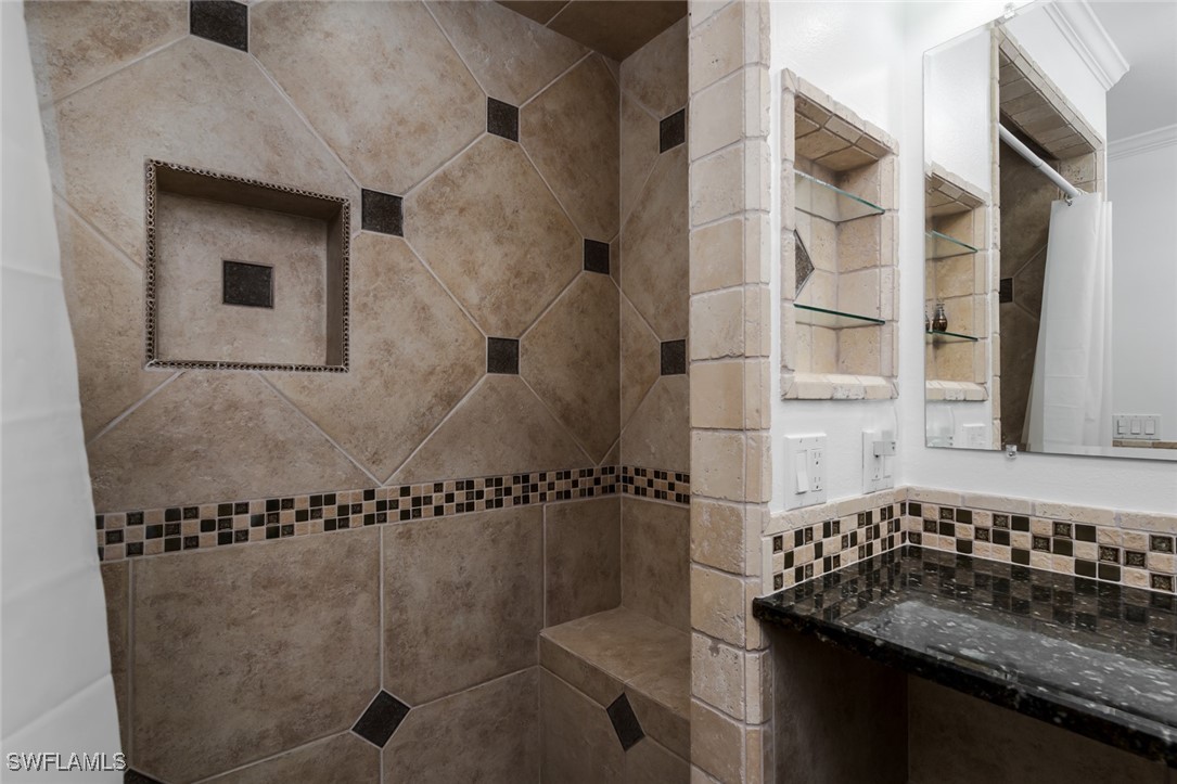 4 Bed SingleFamilyResidence for Sale in Naples, photo 12