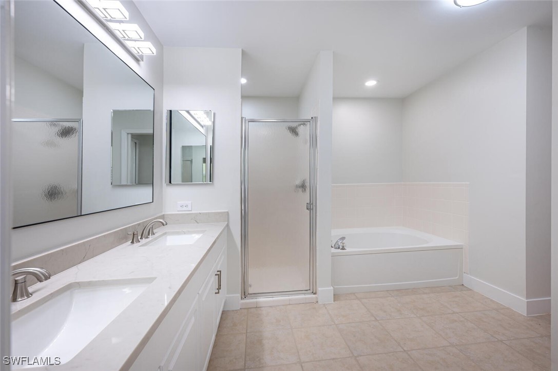 4 Bed SingleFamilyResidence for Sale in Naples, photo 12