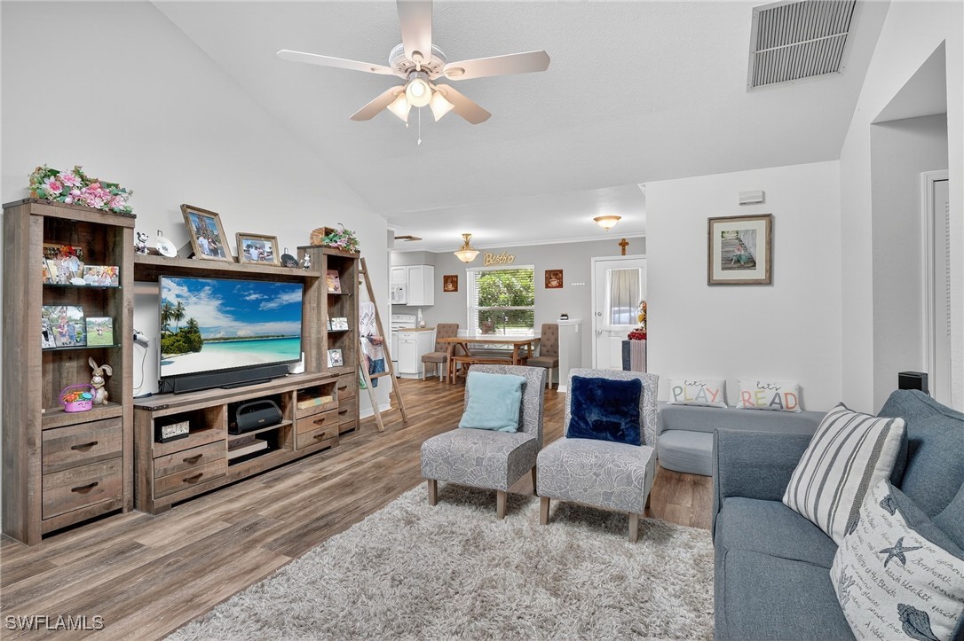 3 Bed SingleFamilyResidence for Sale in Naples, photo 12