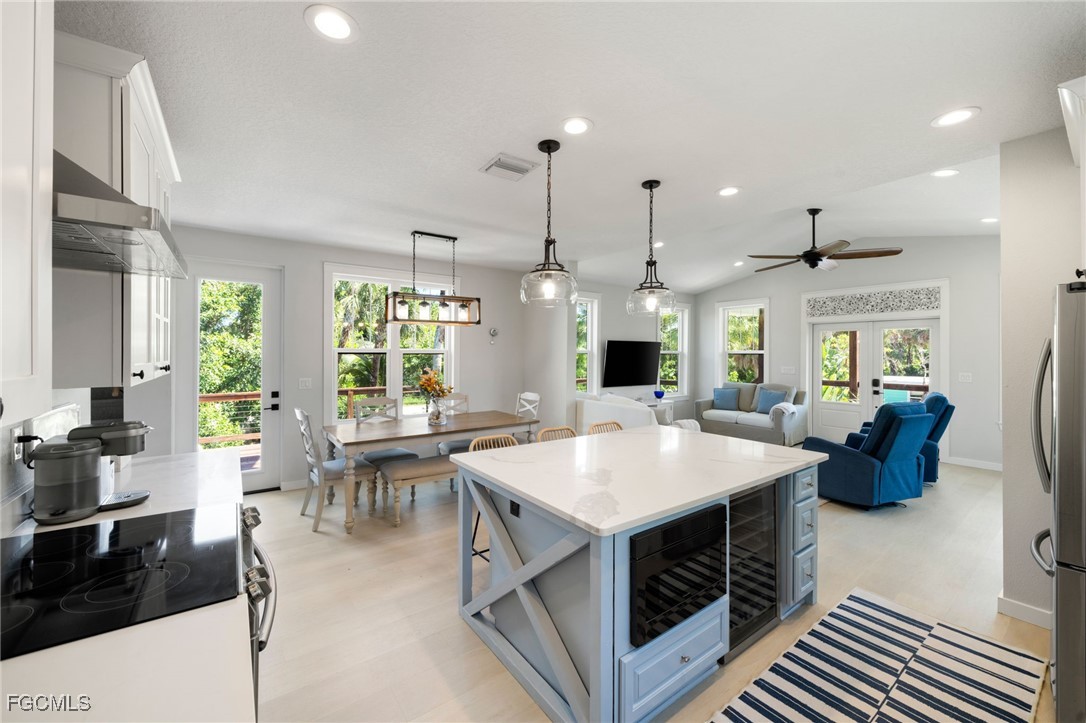 4 Bed SingleFamilyResidence for Sale in Los Colony, FL — photo 12