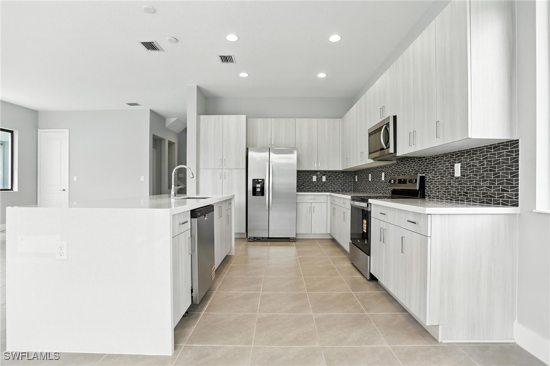 3 Bed SingleFamilyResidence for Sale in Silverwood, FL — photo 12
