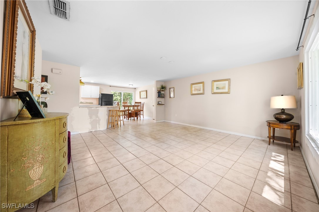 2 Bed SingleFamilyResidence for Sale in Naples, photo 12