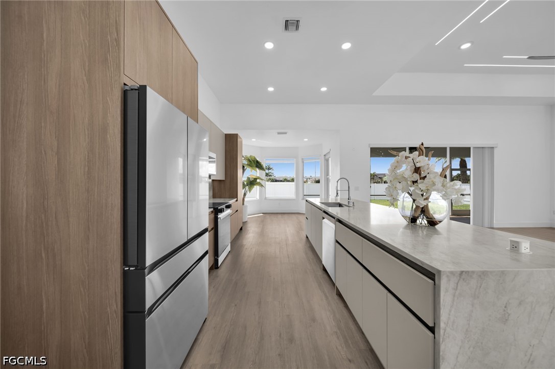 3 Bed SingleFamilyResidence for Sale in Cape Coral, photo 12