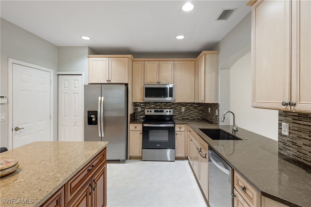 3 Bed Townhouse for Sale in Colonnade At Forum, FL, $299,999 — photo 12