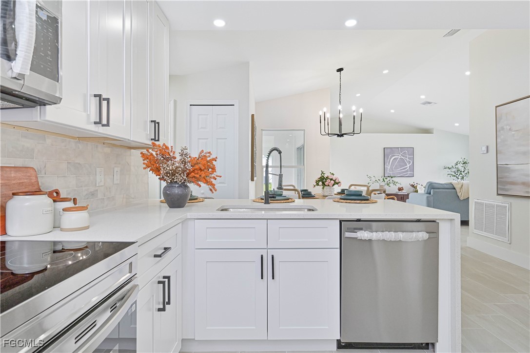 3 Bed SingleFamilyResidence for Sale in Lehigh Acres, photo 12