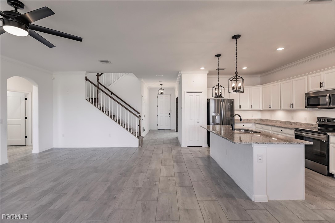 4 Bed SingleFamilyResidence for Sale in Portico, FL — photo 12