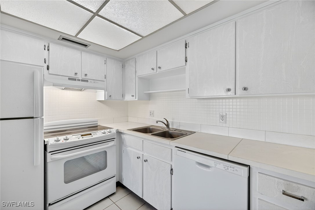 2 Bed Condominium for Sale in Sorrento Villas, FL, $199,000 — photo 12