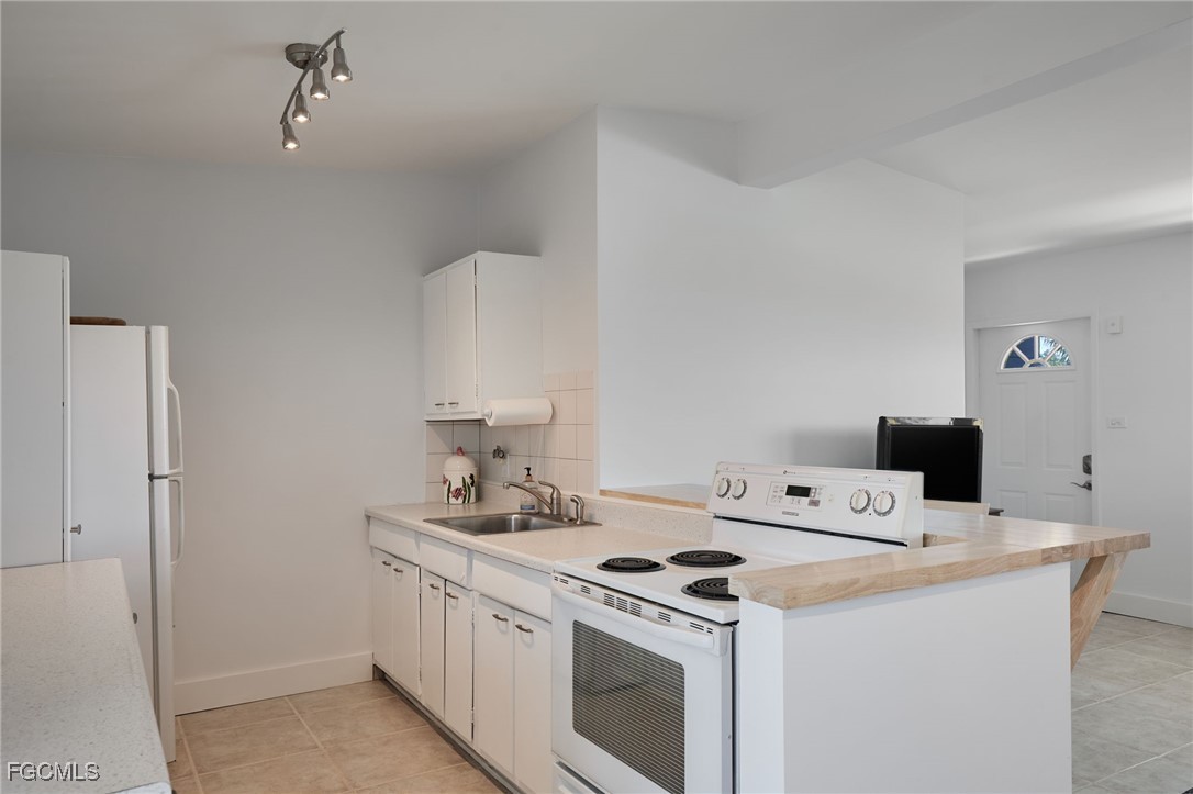 2 Bed Waterfront Home for Sale in Port Charlotte, photo 12