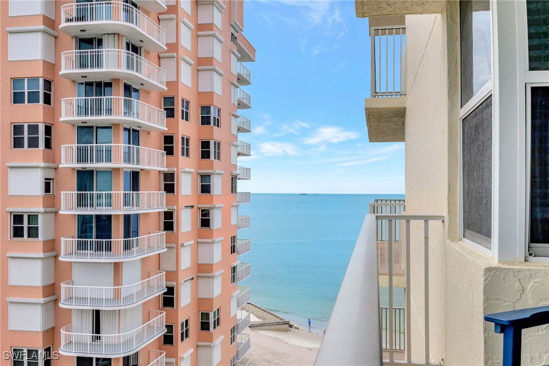 1 Bed Waterfront Home for Sale in Fort Myers Beach, photo 12