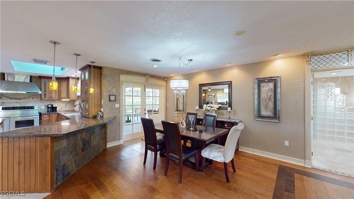 3 Bed Pool Home for Sale in Meadows, photo 12