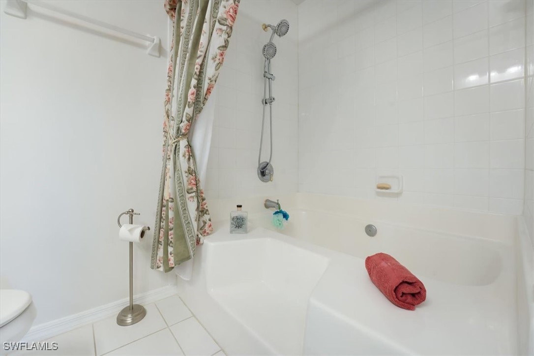 3 Bed SingleFamilyResidence for Sale in Naples, photo 12