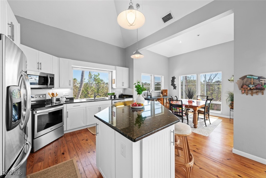 2 Bed Pool Home for Sale in Del Sega, photo 12