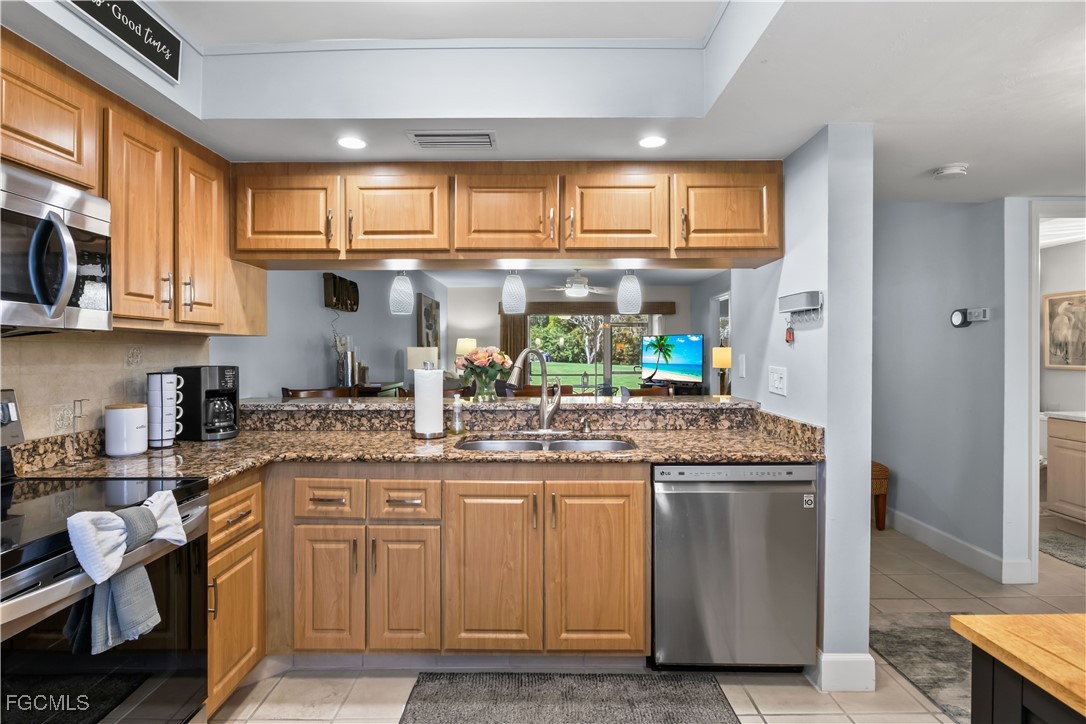 2 Bed Condominium for Sale in Fort Myers, FL, $178,000 — photo 12