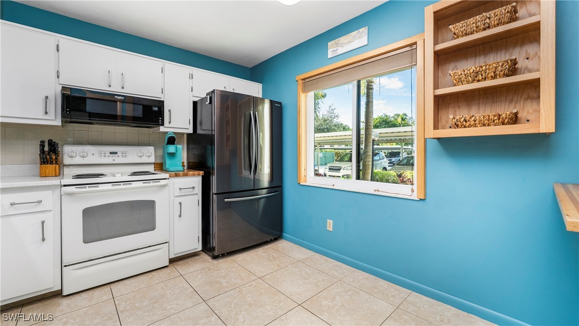2 Bed Condominium for Sale in Naples, FL, $239,900 — photo 12
