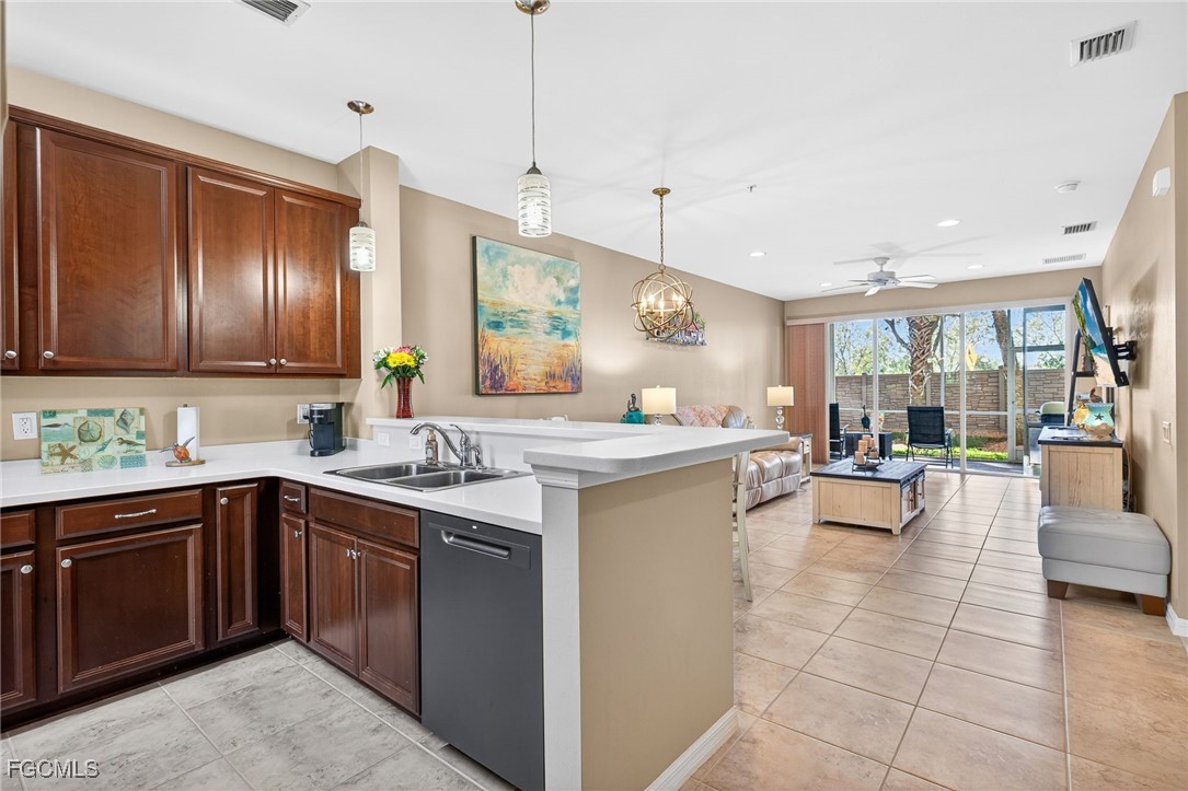 2 Bed Condominium for Sale in Fort Myers, photo 12