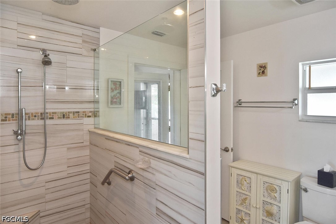 2 Bed Waterfront Home for Sale in Fort Myers, photo 12