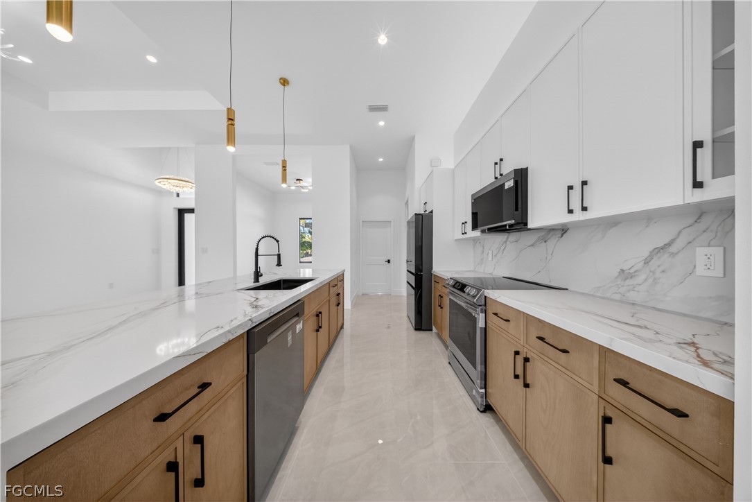 3 Bed SingleFamilyResidence for Sale in Port Labelle, FL — photo 12