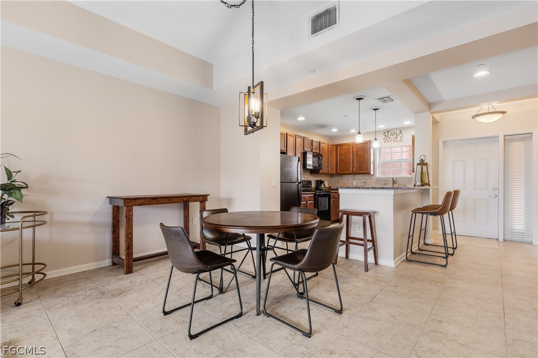 2 Bed Waterfront Home for Sale in Fort Myers, photo 12