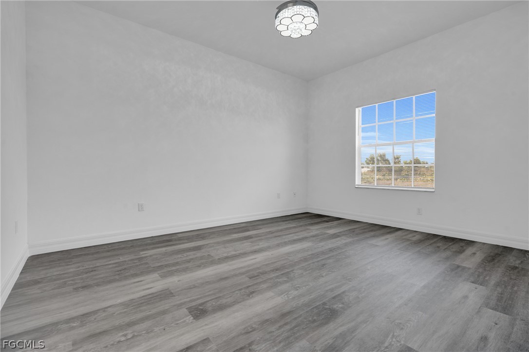 3 Bed SingleFamilyResidence for Sale in Lehigh Acres, photo 12