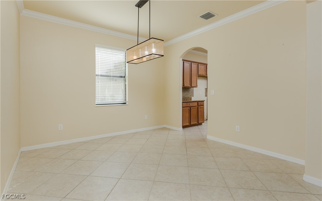 6 Bed Waterfront Home for Sale in Fort Myers, FL, $429,000 — photo 12