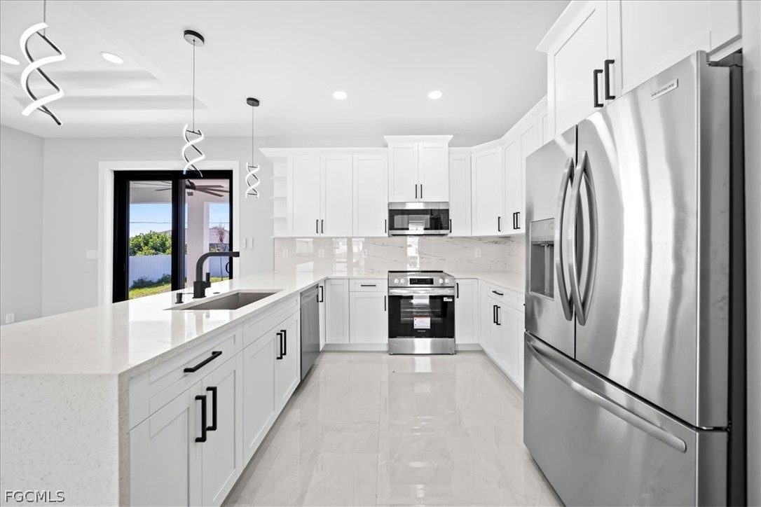 3 Bed SingleFamilyResidence for Sale in Cape Coral, photo 12