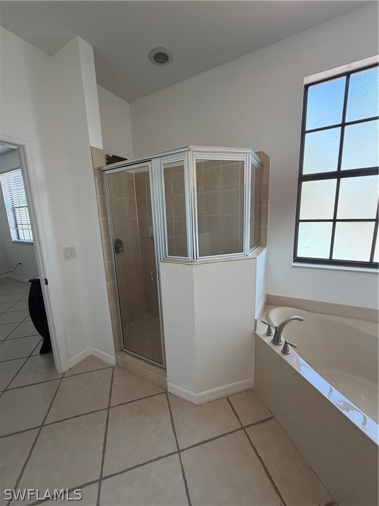 3 Bed SingleFamilyResidence for Sale in Naples, FL, $450,000 — photo 12