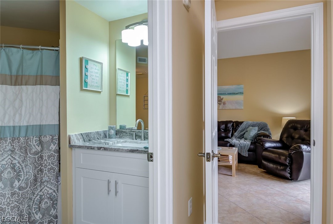 2 Bed Waterfront Home for Sale in Fort Myers, photo 12