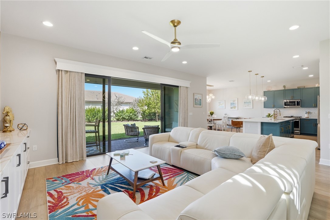 4 Bed SingleFamilyResidence for Sale in Estero, photo 12