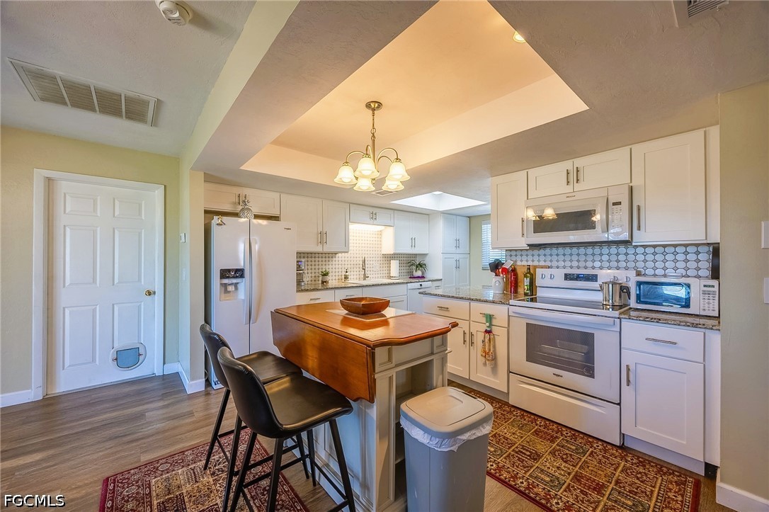 4 Bed SingleFamilyResidence for Sale in Cape Coral, photo 12