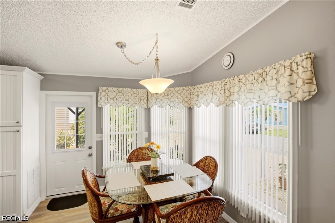 2 Bed ManufacturedHome for Sale in Pine Island Cove, photo 12