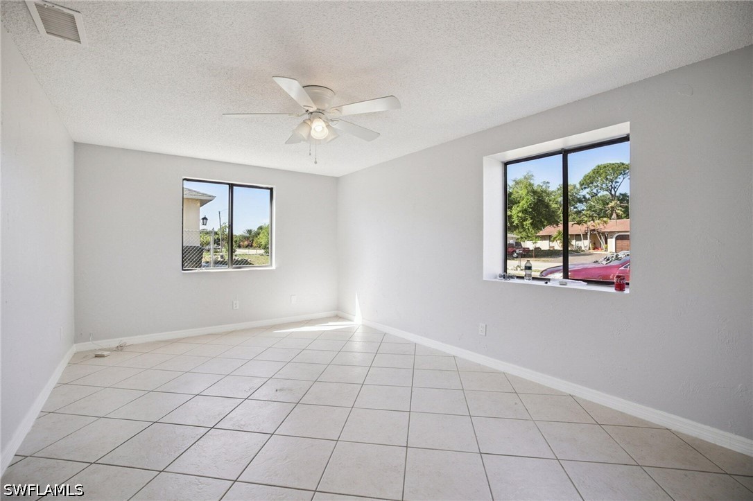2 Bed SingleFamilyResidence for Sale in San Carlos Park, photo 12