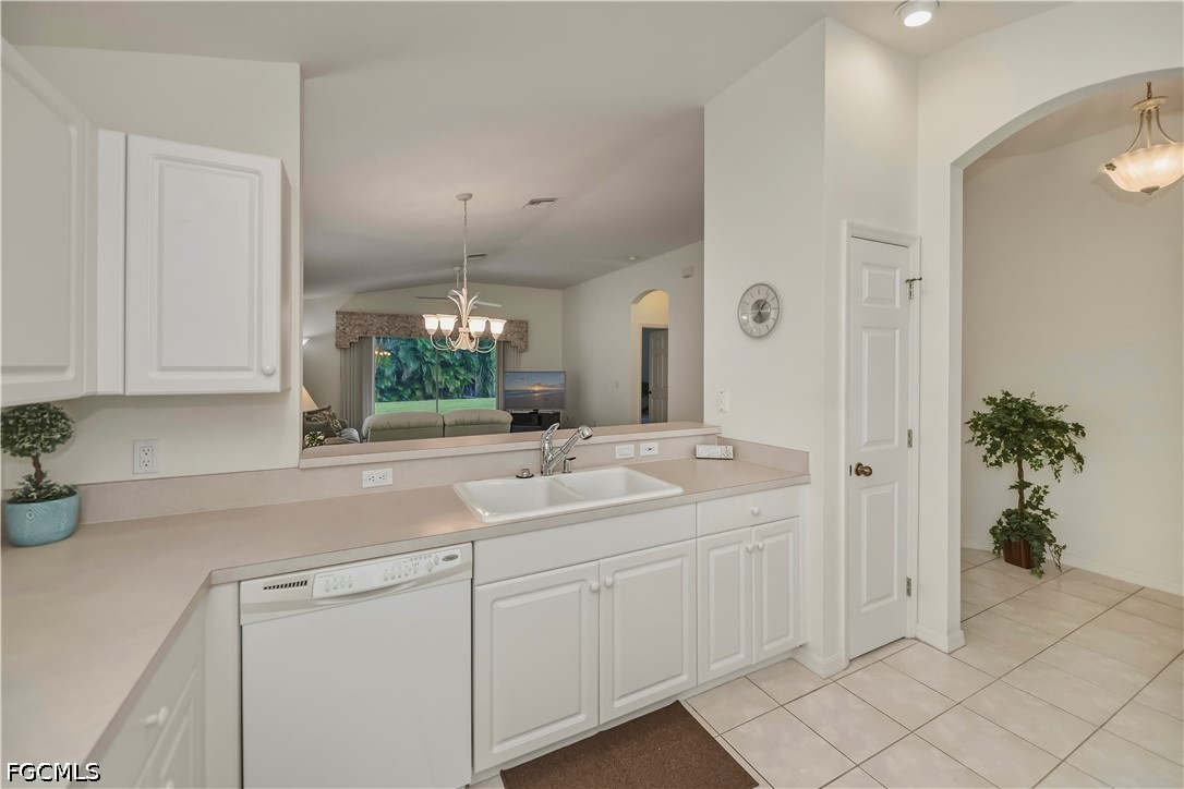 3 Bed SingleFamilyResidence for Sale in Fort Myers, photo 12