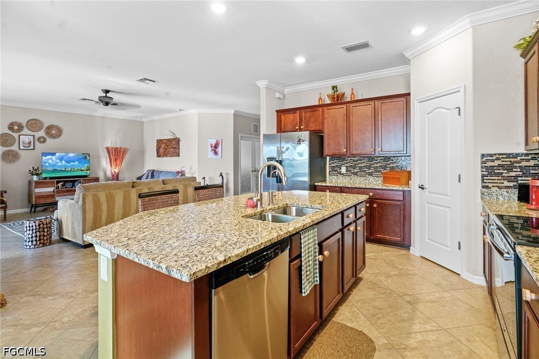 2 Bed Waterfront Home for Sale in Fort Myers, photo 12
