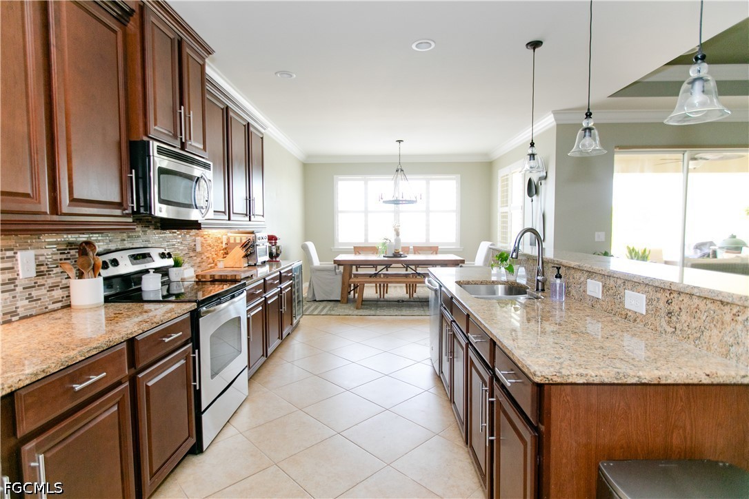 3 Bed Pool Home for Sale in Stonyhill, photo 12