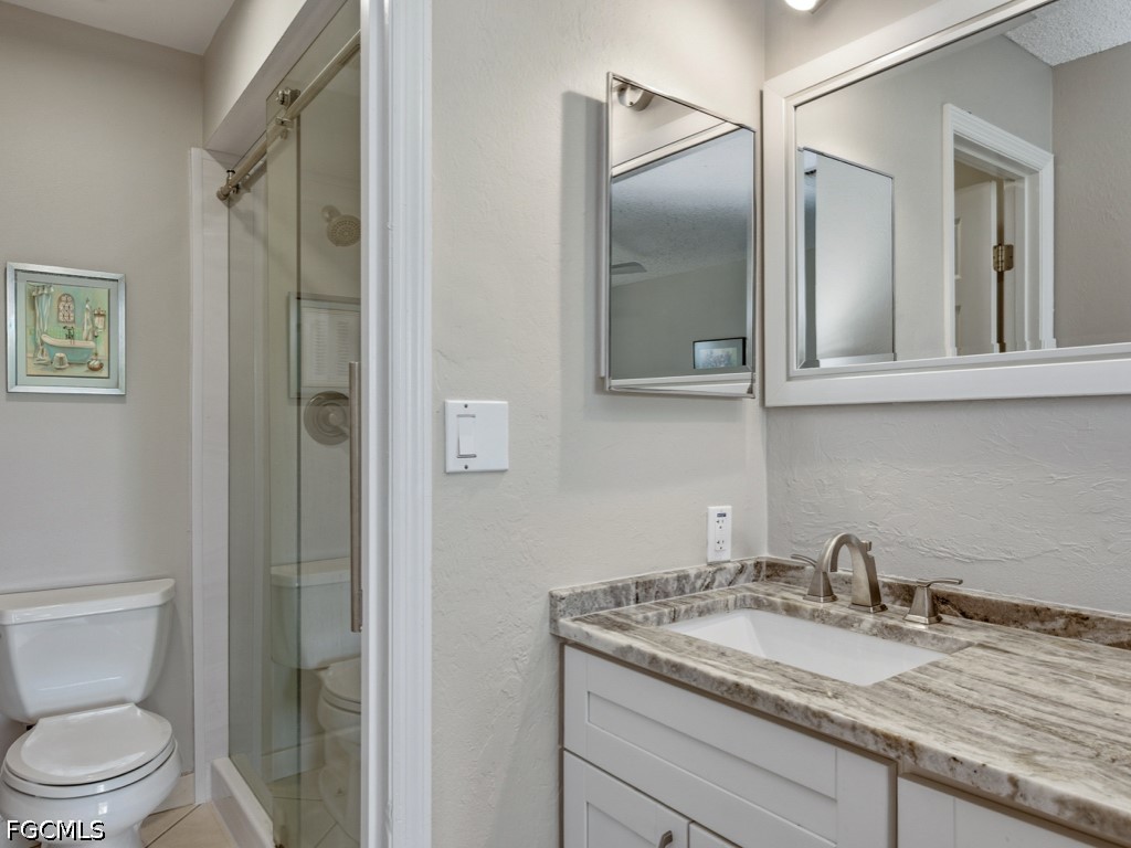 2 Bed Waterfront Home for Sale in Fort Myers, photo 12