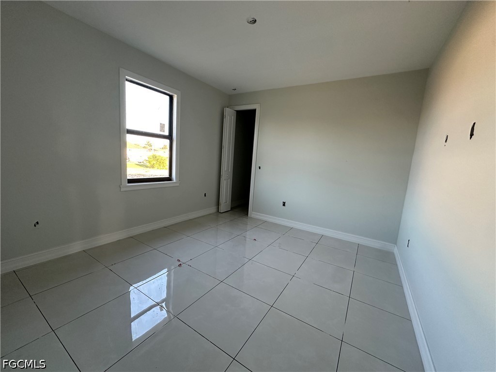 3 Bed SingleFamilyResidence for Sale in Cape Coral, photo 12