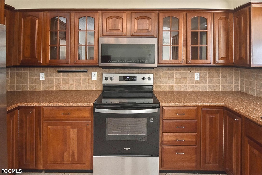2 Bed Waterfront Home for Sale in Fort Myers, photo 12