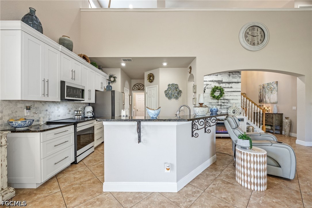4 Bed SingleFamilyResidence for Sale in Cypress Cay, FL — photo 12