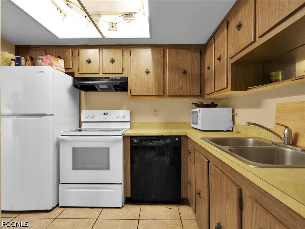 2 Bed Condominium for Sale in Windsor West, photo 12