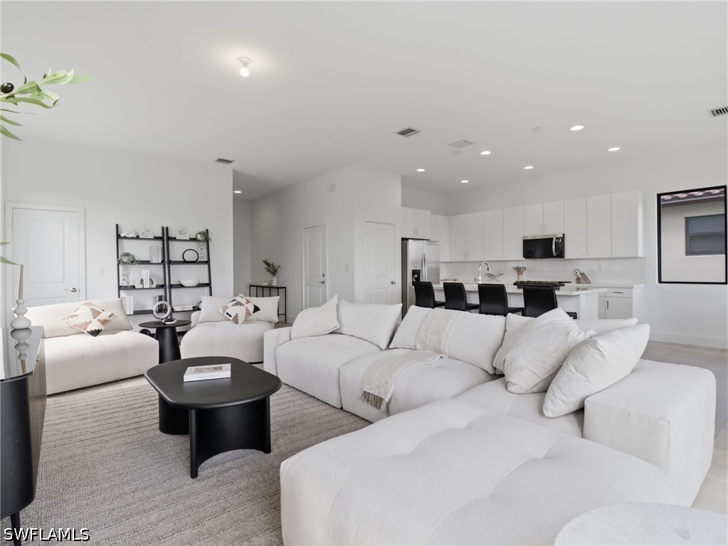 3 Bed SingleFamilyResidence for Sale in Silverwood, FL — photo 12