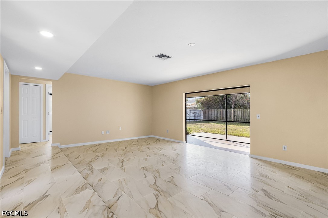 3 Bed SingleFamilyResidence for Sale in Cape Coral, photo 12