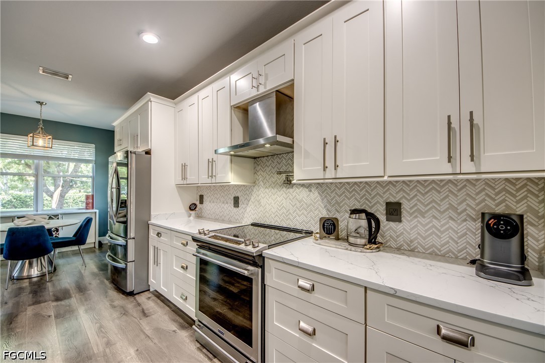 5 Bed SingleFamilyResidence for Sale in Fort Myers, FL — photo 12