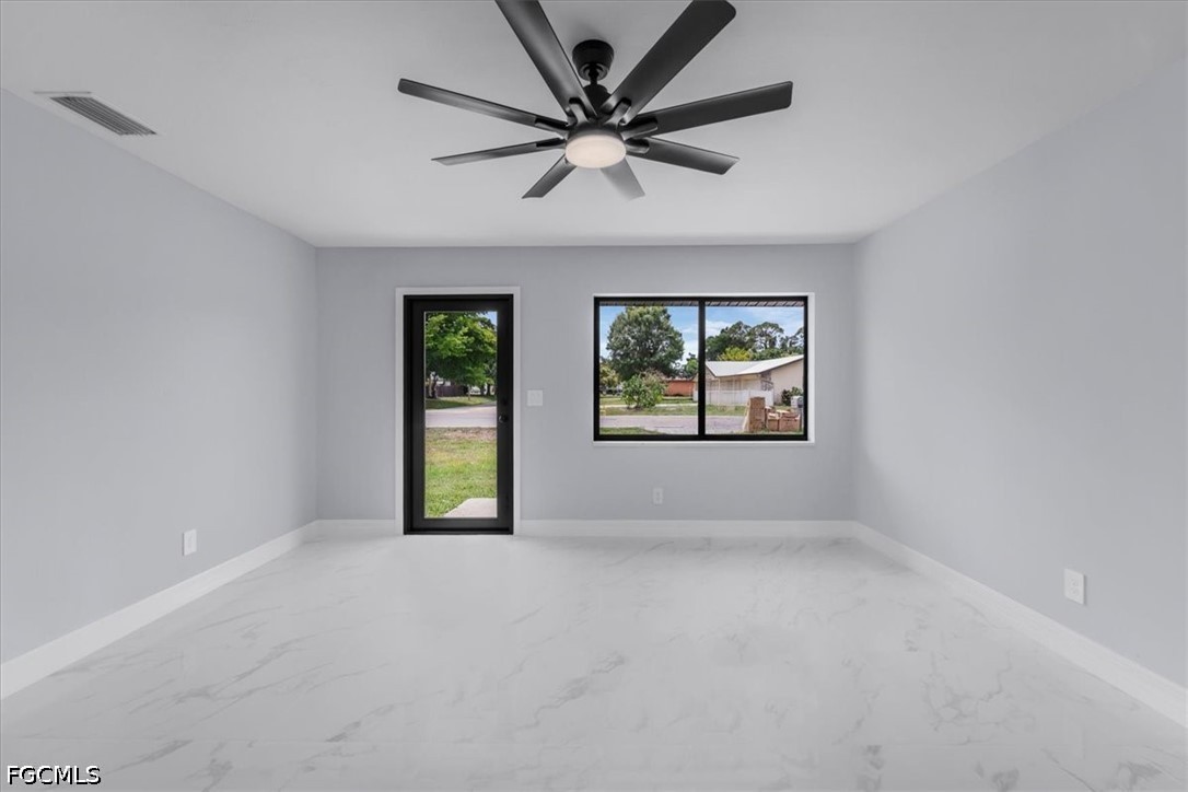 3 Bed SingleFamilyResidence for Sale in Fort Myers, photo 12