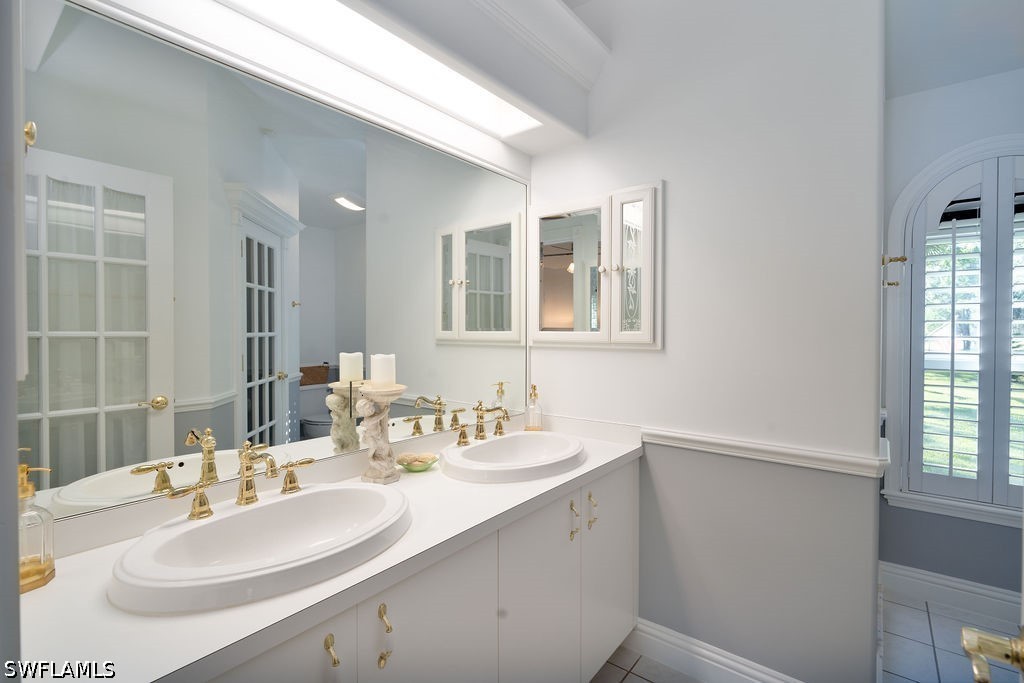 3 Bed SingleFamilyResidence for Sale in Naples, photo 12